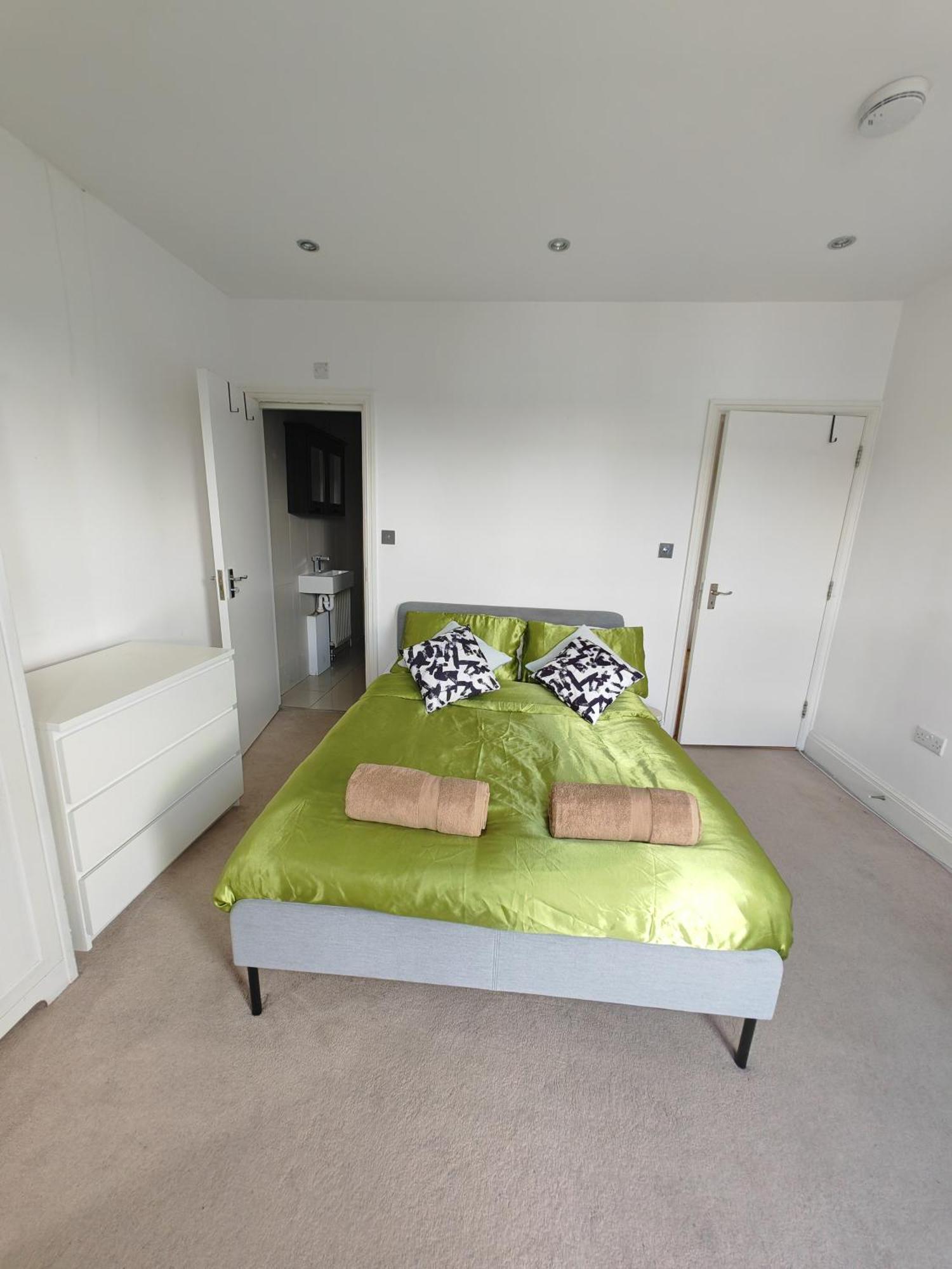 Spacious 3 Bedroom In * Londra