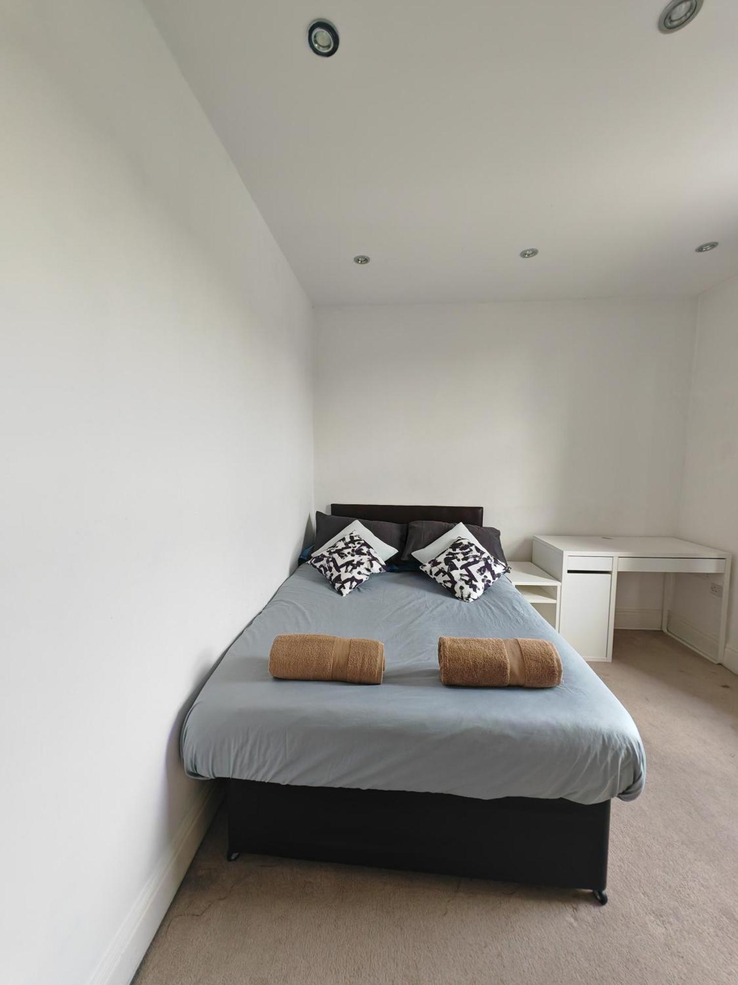 Spacious 3 Bedroom In Londra
