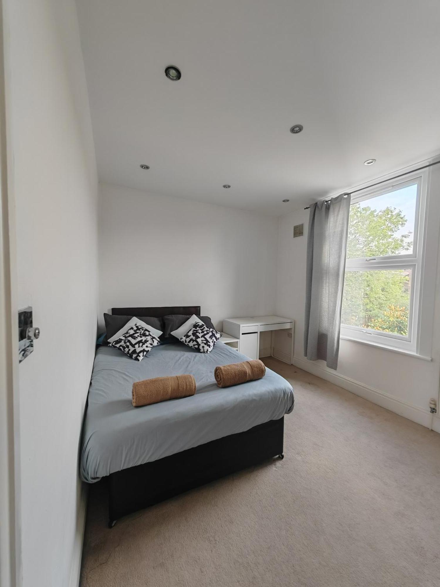 Spacious 3 Bedroom In * Londra